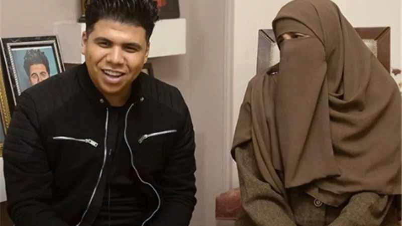 تعرف على محاضرة والدة عمر كمال اليومية له!