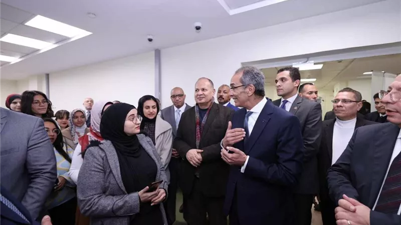 وزير الاتصالات يفتتح مشروعات تكنولوجيا المعلومات والبريد بأسيوط