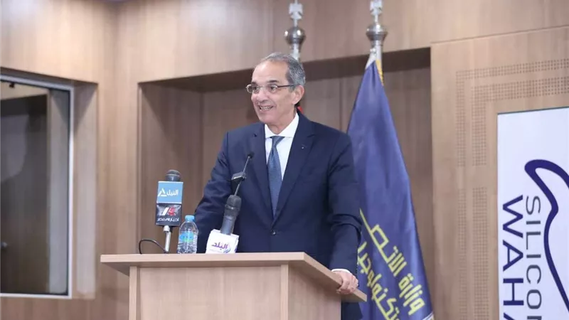 طلعت يؤكد على أهمية تحقيق التكامل بين قطاعى الاتصالات و التعليم