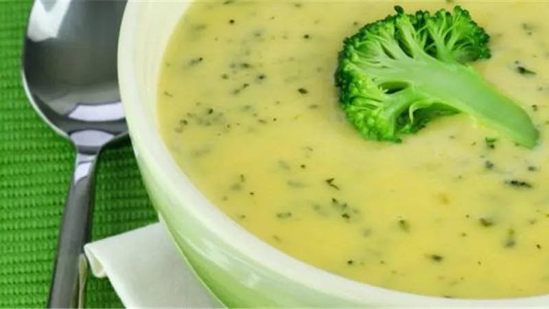 شوربة البروكلي بكريمة الخضار