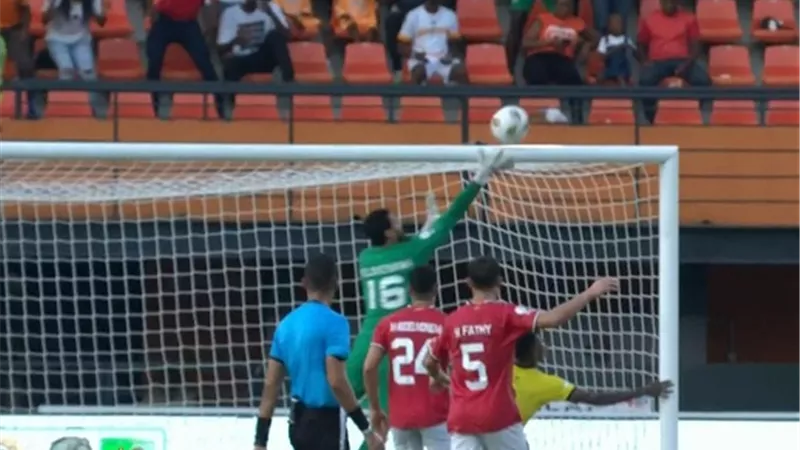 الشناوي يُصحح خطا حمدي وينقذ مرمي المنتخب من هدف مؤكد لـ موزمبيق