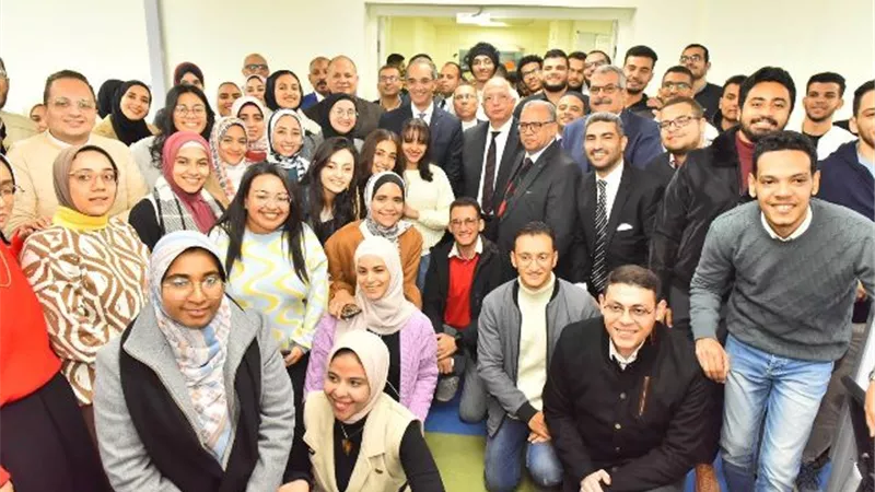 وزير الاتصالات ومحافظ أسيوط يتفقدان الشركات بالمنطقة التكنولوجية