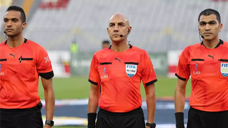 طاقم حكام مصري يدير مباراة مالي وجنوب إفريقيا في الكان