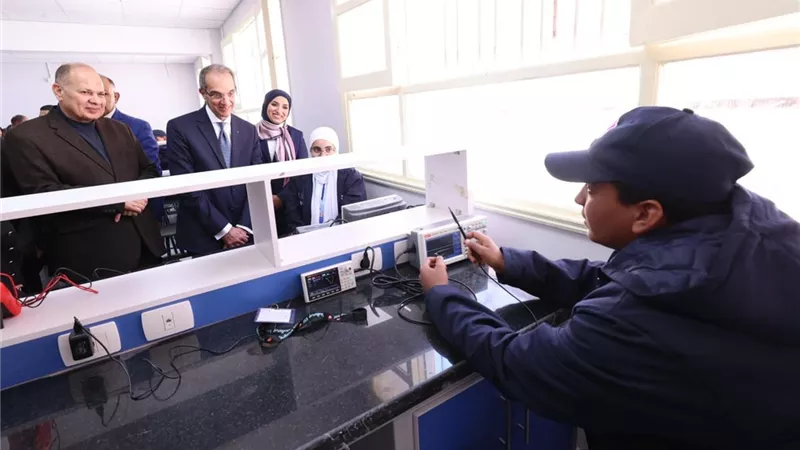 وزير الاتصالات فى زيارة لشركتى برمجيات تصدران خدماتهما للخارج انطلاقا من أسيوط