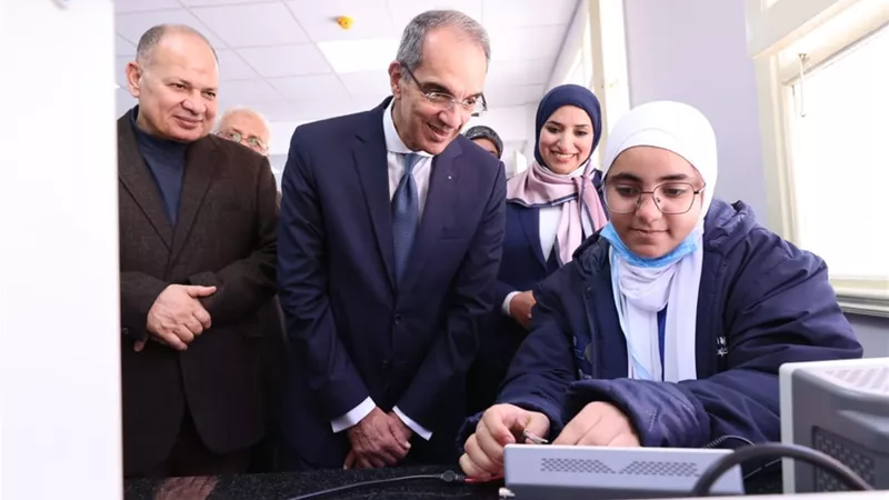 طلعت يتفقد مدرسة WE للتكنولوجيا التطبيقية بأسيوط