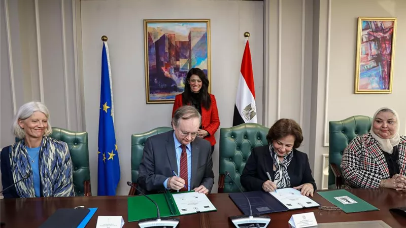 وزيرة التعاون تشهد توقيع اتفاقية المبادرة الوطنية لتمكين الأطفال