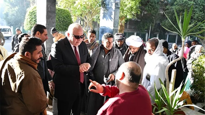 محافظ قنا يستقبل ذوى الهمم ممن تسلموا أطراف صناعية