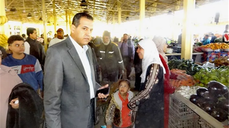 رئيس مدينة الاقصر يتفقد أعمال التجديد والتجميل بالشوارع والميادين