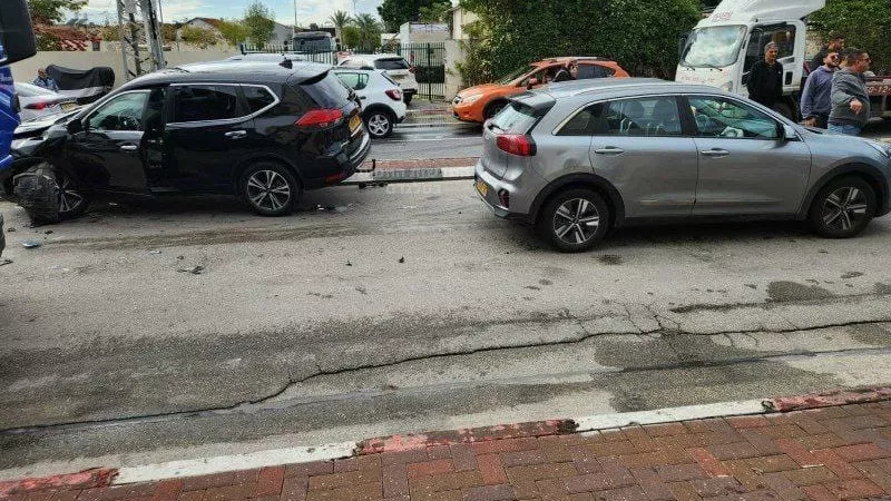 مقتل شخص وإصابة 18 آخرين في حوادث طعن ودهس بوسط إسرائيل