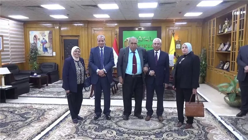 رئيس جامعة المنيا يستقبل اعضاء لجنة اختيار عمداء كليات التربية