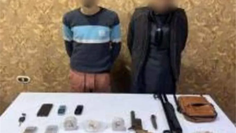 الداخلية تضبط معلمين الكيف والسلاح خلال ضربة أمنية في المحافظات