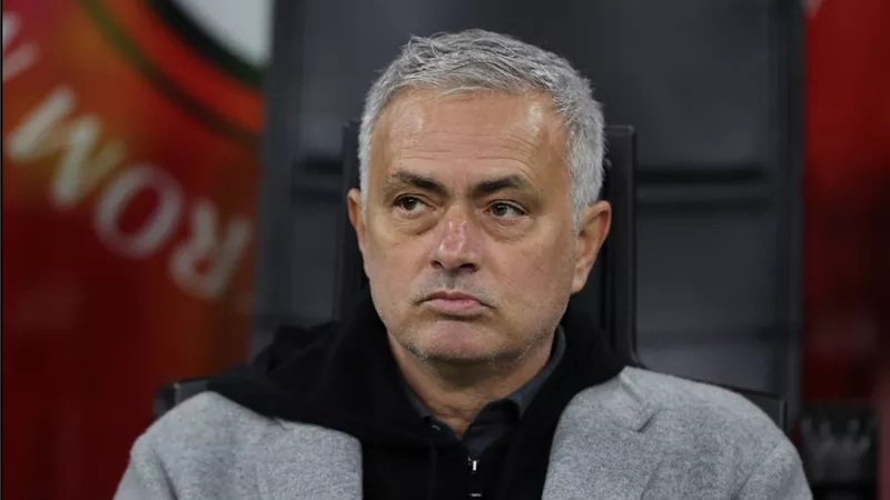 رسميا.. إقالة مورينيو من تدريب روما الإيطالي