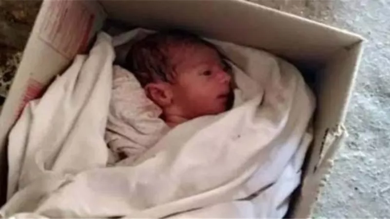 العثور على طفل رضيع ملقي وسط القمامة بطنطا