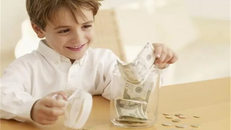 احتساب المال المُعطى للأطفال لشراء الحلوى والألعاب من الزكاة