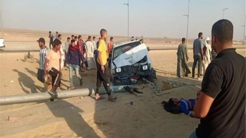 إصابة 9 عمال فى انقلاب سيارة ربع نقل بالشرقية