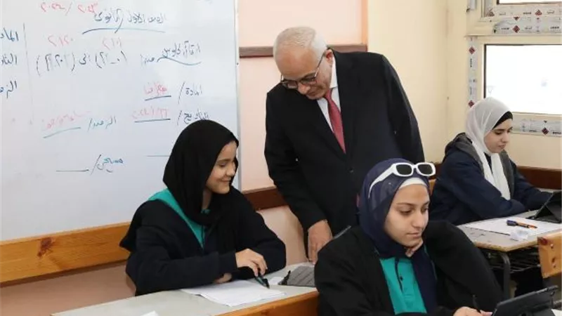 تفاصيل الزيارة المفاجئة لوزير التربية والتعليم لمدارس فى الشروق