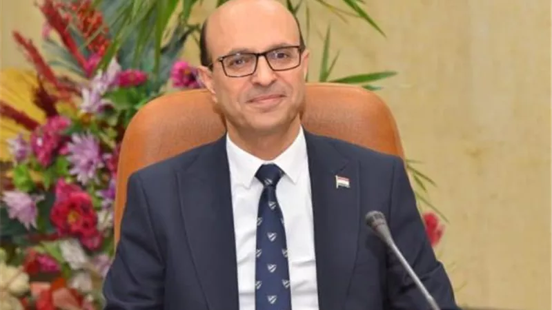 رئيس جامعة أسيوط يشيد بفريق طبي ينجح في استئصال ورم
