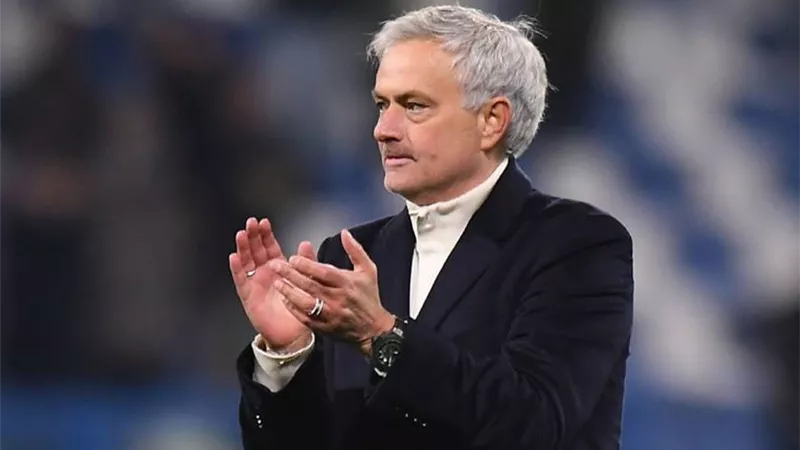 بعد رحيله عن روما.. مورينيو يقترب من الرحيل إلى الدوري السعودي