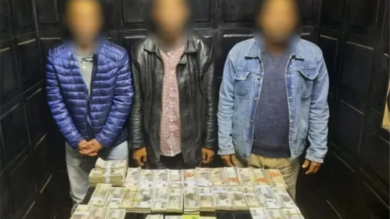 بـ عملات مختلفة.. ضبط 3 أشخاص بتهمة الاتجار في النقد الأجنبي