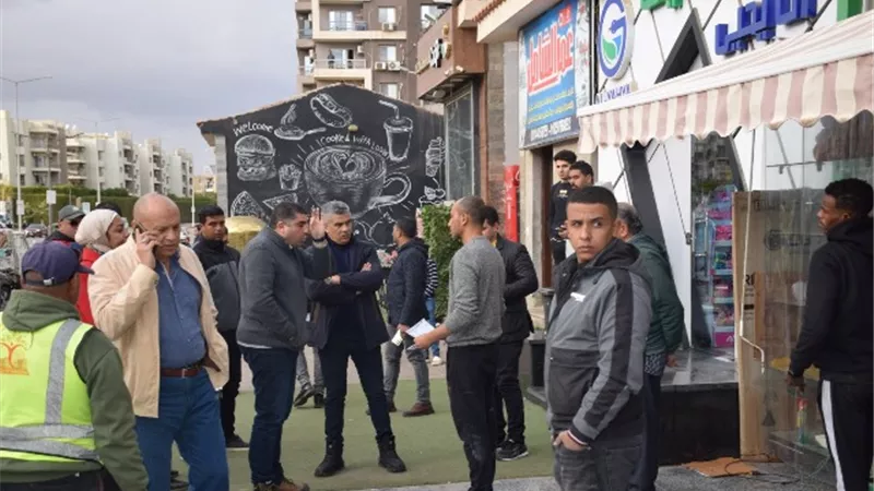 رئيس جهاز الشيخ زايد يقود حملة لإزالة الإشغالات فى المدينة.. صور