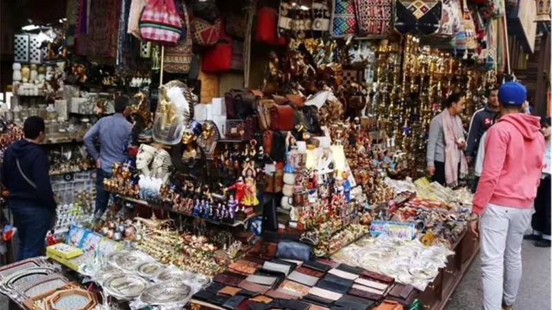 حقيقة تعرض سائح للنصب على يد بائع متجول بالقاهرة