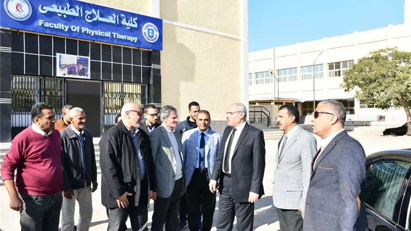 رئيس جامعة القناة يُوجه بالانتهاء من لائحة العلاج الطبيعي