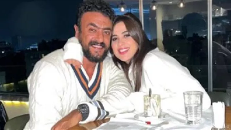 ياسمين و العوضي يحتفظان بصورهما عبر حساباتها الرسمية رغم اعلان الطلاق