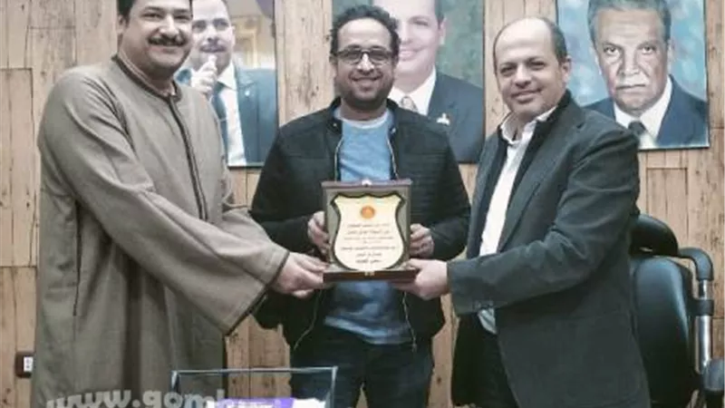 الشعب الجمهورى يكرم رئيس غرفة عمليات انتخابات الرئاسة بقنا