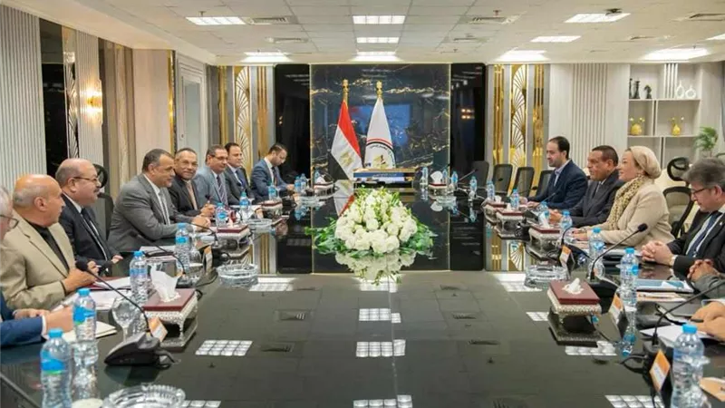 وزراء الإنتاج الحربى والبيئة والتنمية المحلية يبحثون مستجدات مشروعات المخلفات الصلبة بأبو رواش