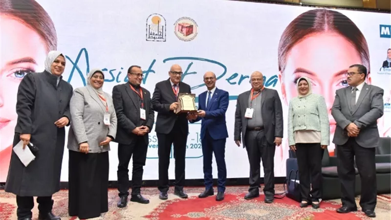 المنشاوى يفتتح المؤتمر العلمى السنوى لقسم الأمراض الجلدية
