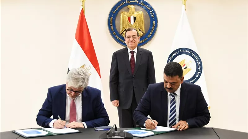 البترول: توقيع عقدين للتنقيب عن الذهب بالصحراء الشرقية