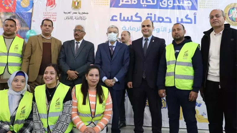 محافظ المنيا يفتتح معرض كساء للأسر الأولى بالرعاية