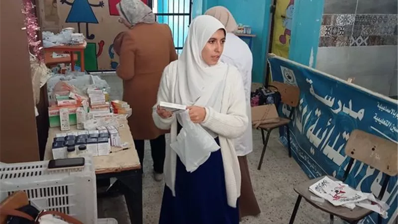 قافلة جامعة القناة الشاملة تعالج أهالي أم عزام بالإسماعيلية