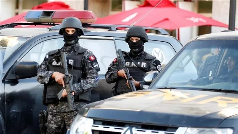 السلطات التونسية تقبض على 21 متهما بالانتماء لتنظيم إرهابي