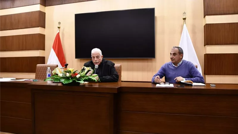 محافظ جنوب سيناء يبحث مقترحات تشغيل ممشي السلام بوليفاربشرم الشيخ