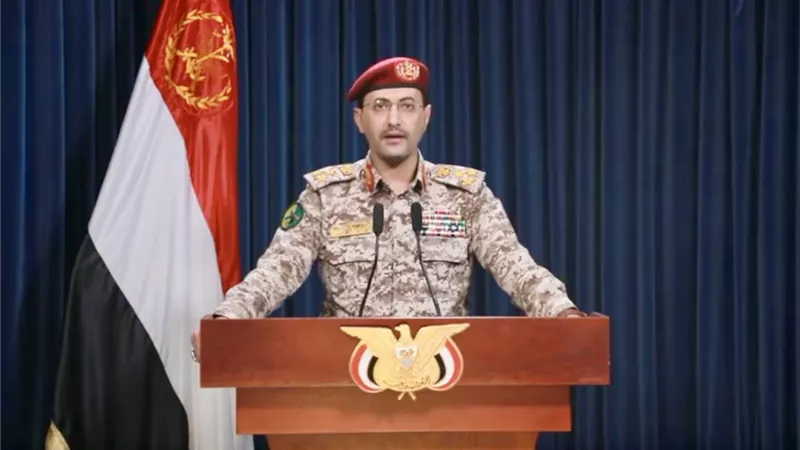 الحوثيون يعلنون استهداف سفينة أمريكية في خليجِ عدن