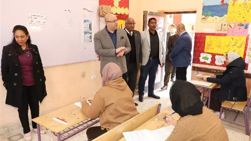 محافظ بني سويف يتفقد أعمال امتحانات الشهادة الإعدادية