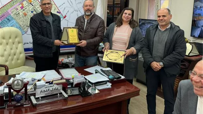 رئيس جهاز مدينة ٦ أكتوبر يعلن عن أسماء الموظفين المثاليين.. صور