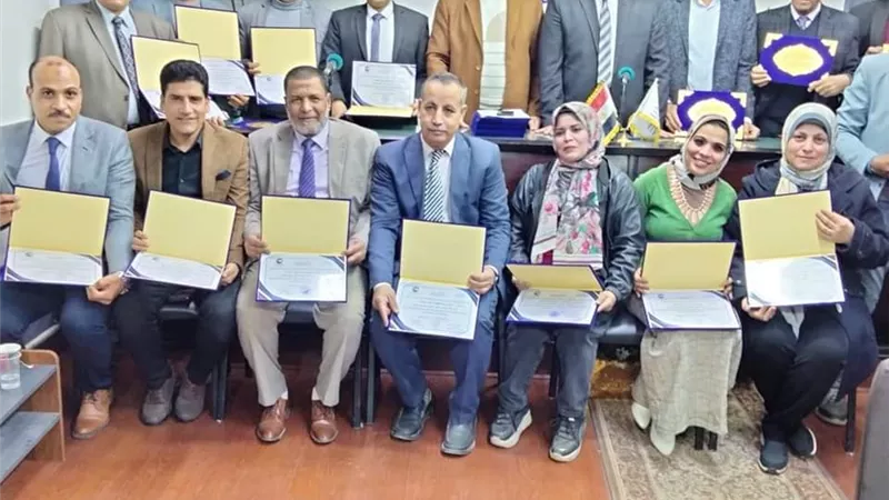 امين مساعد المحافظة يكرم هيئة مكتب أمانة التعليم