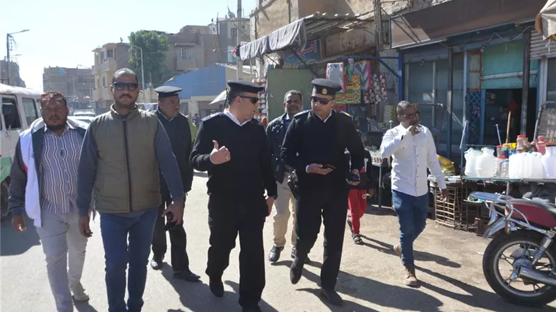٧٦ محضرا وإزالة إدارية فى حملة للمرافق بمدينة إسنا جنوب الأقصر