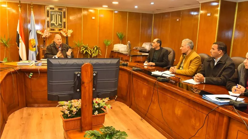 محافظ أسيوط يتابع جهود مواجهة التعديات والمتغيرات المكانية بالمراكز