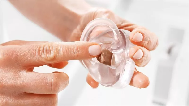 من السيليكون ..العلماء يبتكرون طرفا اصطناعيا يشبه الأذن الطبيعية