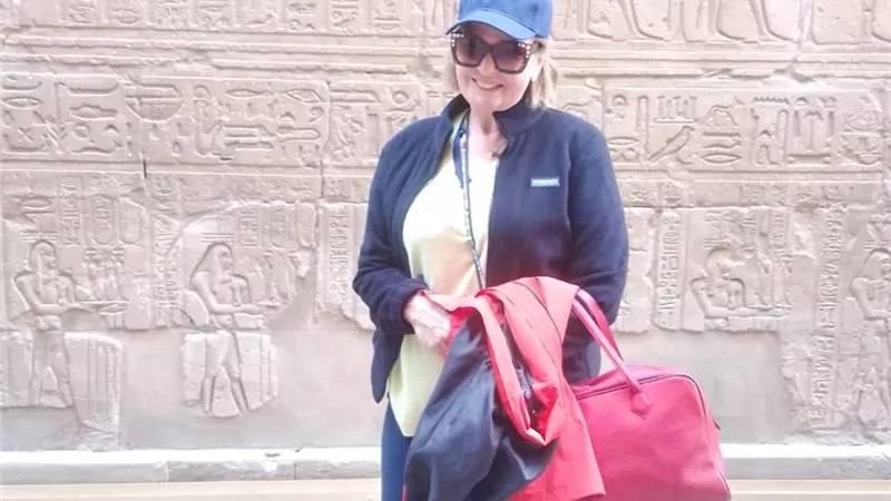 يسرا تزور معبد إدفو الأثرى باسوان