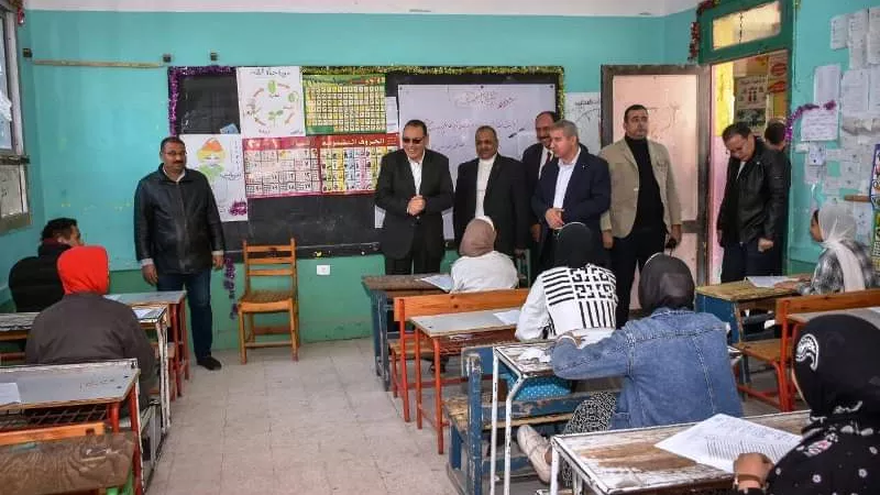 محافظ الشرقية يتفقد لجان امتحانات الشهادة الإعدادية
