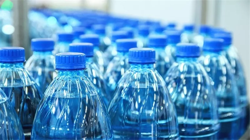 صناعة المياه المعبأة ترد على الدراسة المرعبة حول المواد البلاستيك