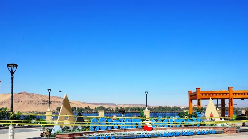 محافظ أسوان يتابع معدلات الإنجاز بمشروع ممشى أهل مصر