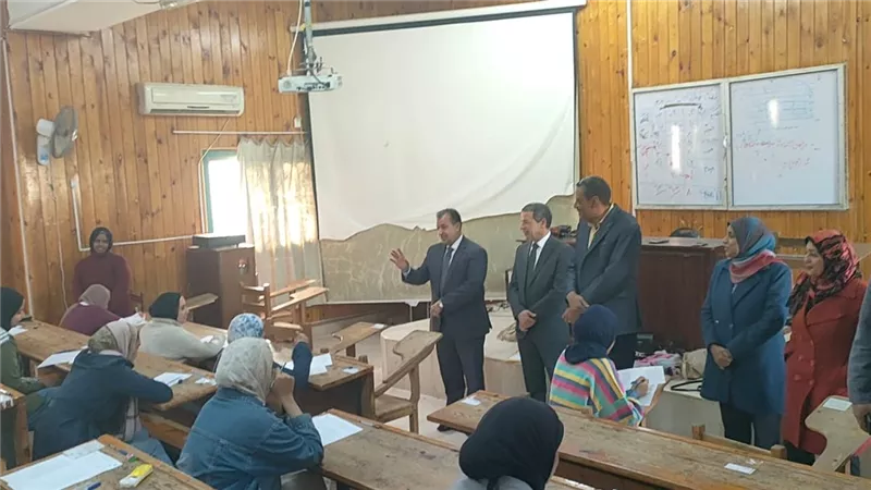 رئيس جامعة جنوب الوادى يتفقد المشروعات الجارى تفقدها بفرع الغردقة