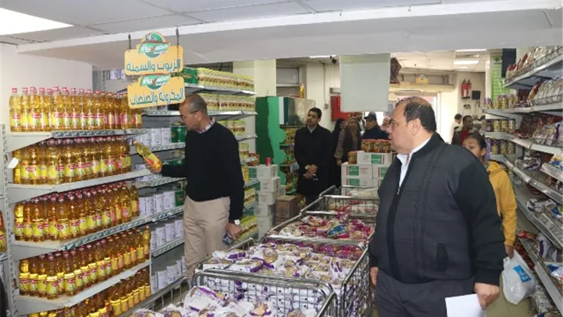 علام يطمئن على توافر أرصدة ومخزون السلع الإستراتيجية