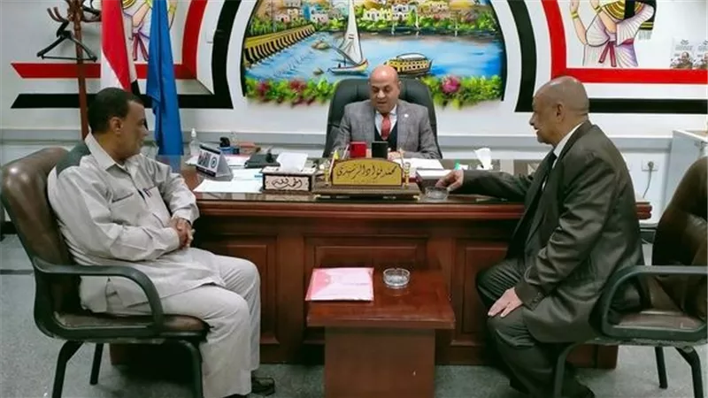 الرشيدى يستقبل وفد من نقابة المعلمين بادفو