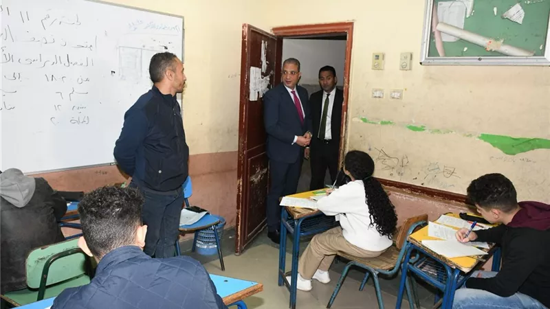 محافظ الفيوم يتفقد عدداً من لجان امتحانات الشهادة الإعدادية